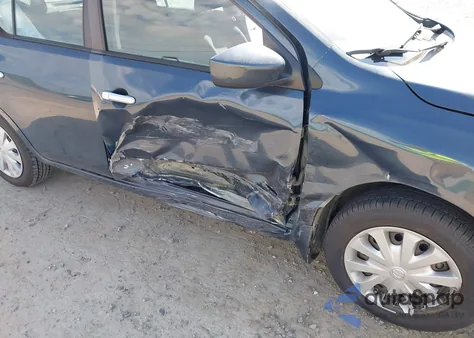 2015 Nissan Versa 1.6 Sv z USA, uszkodzony, nr VIN 3N1CN7AP6FL894586